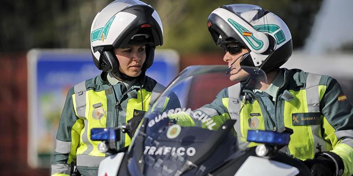 Esto es lo que hacemos cuando vemos una patrulla de la Guardia Civil según el jefe de la Agrupación de Tráfico