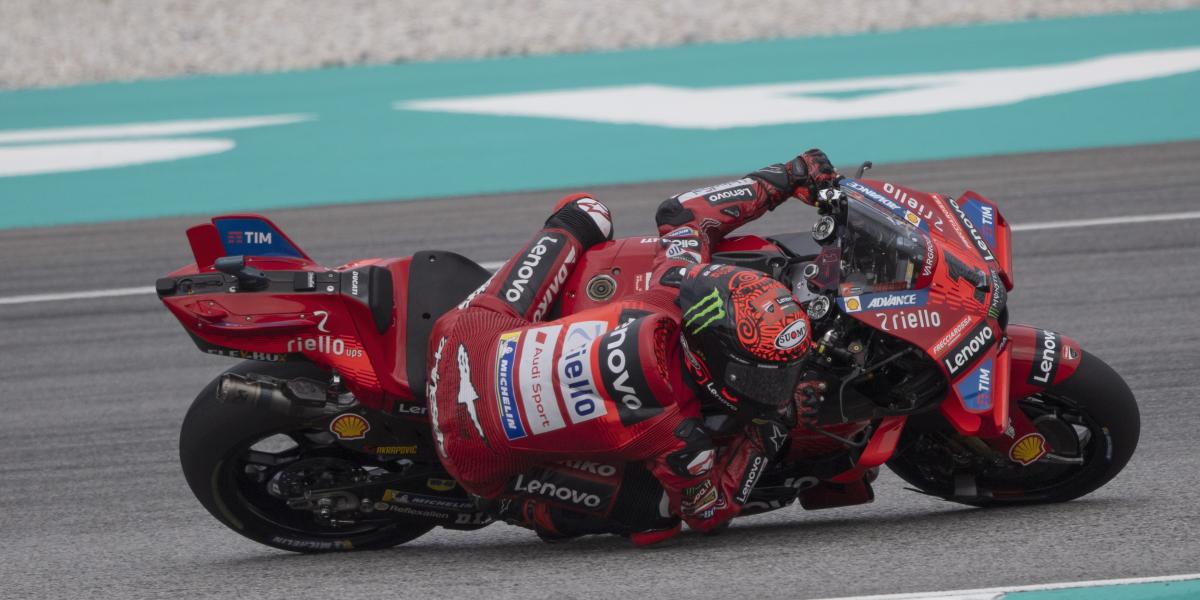 Bagnaia se queda con una pole increíble ante otro duelo con Martín para quitarse el sombrero