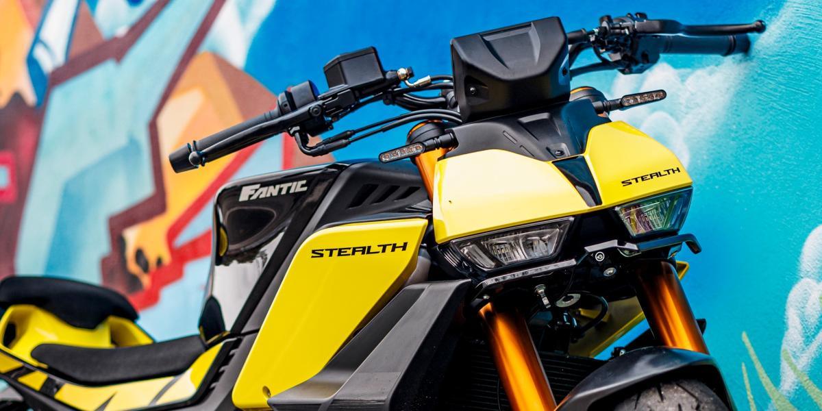 Menudo motón, una naked deportiva para el carnet A2 brutal, una agresiva 500 muy ligera y potente, la Fantic Stealth 500