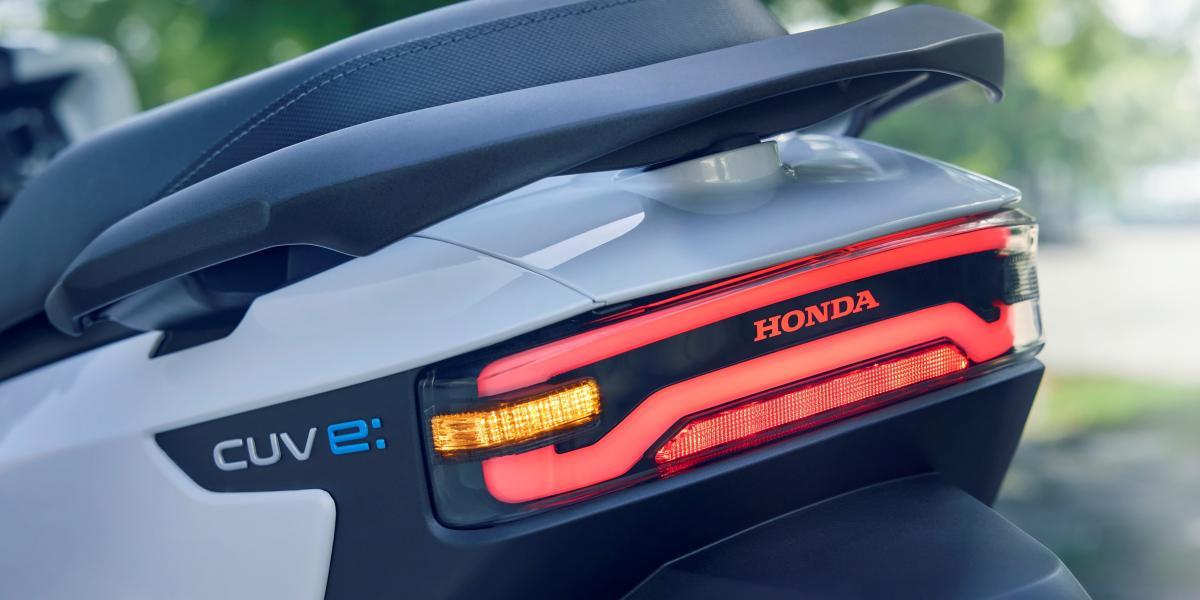 Llega el primer scooter Honda eléctrico equivalente a 125 c.c., el CUV e:, comienza una nueva era en la marca del ala dorada