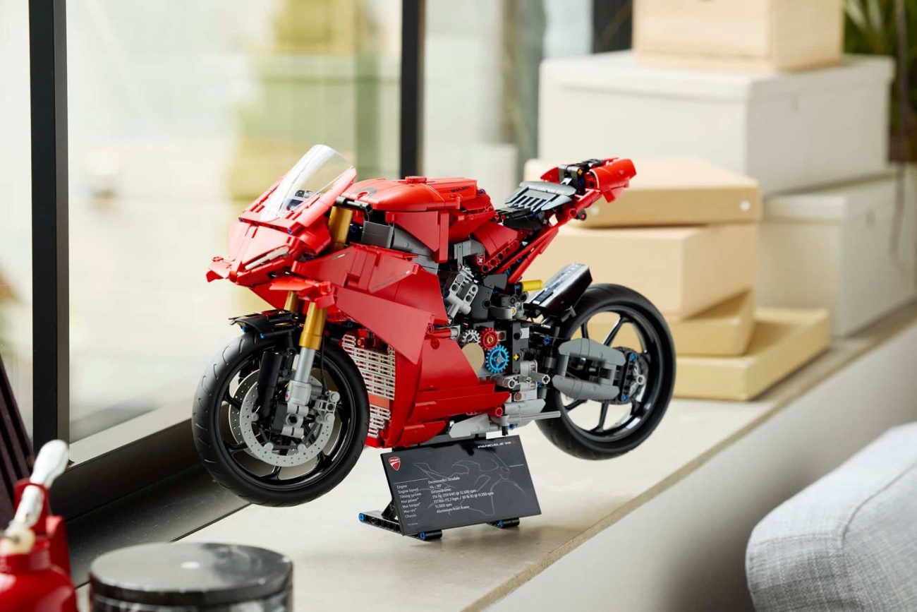 Ducati y el Grupo LEGO presentan el set LEGO Technic con la Panigale V4 S como protagonista