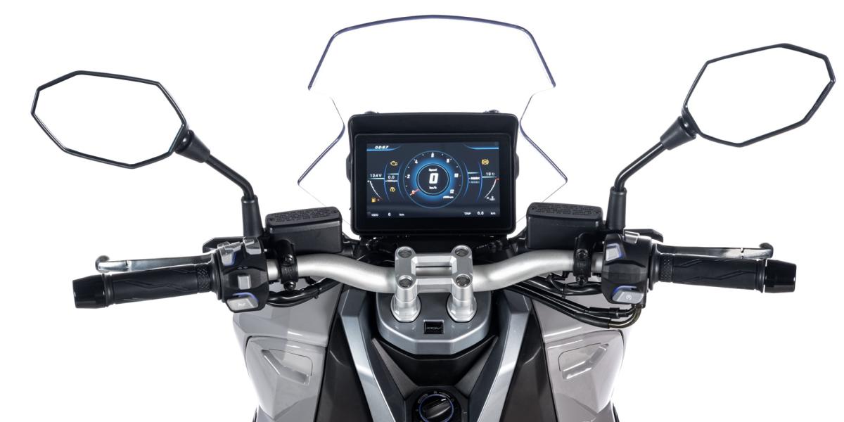 Llegan más scooters aventureros crossover para el carnet de coche y con 500 km de autonomía, como el Keeway XDV125Evo