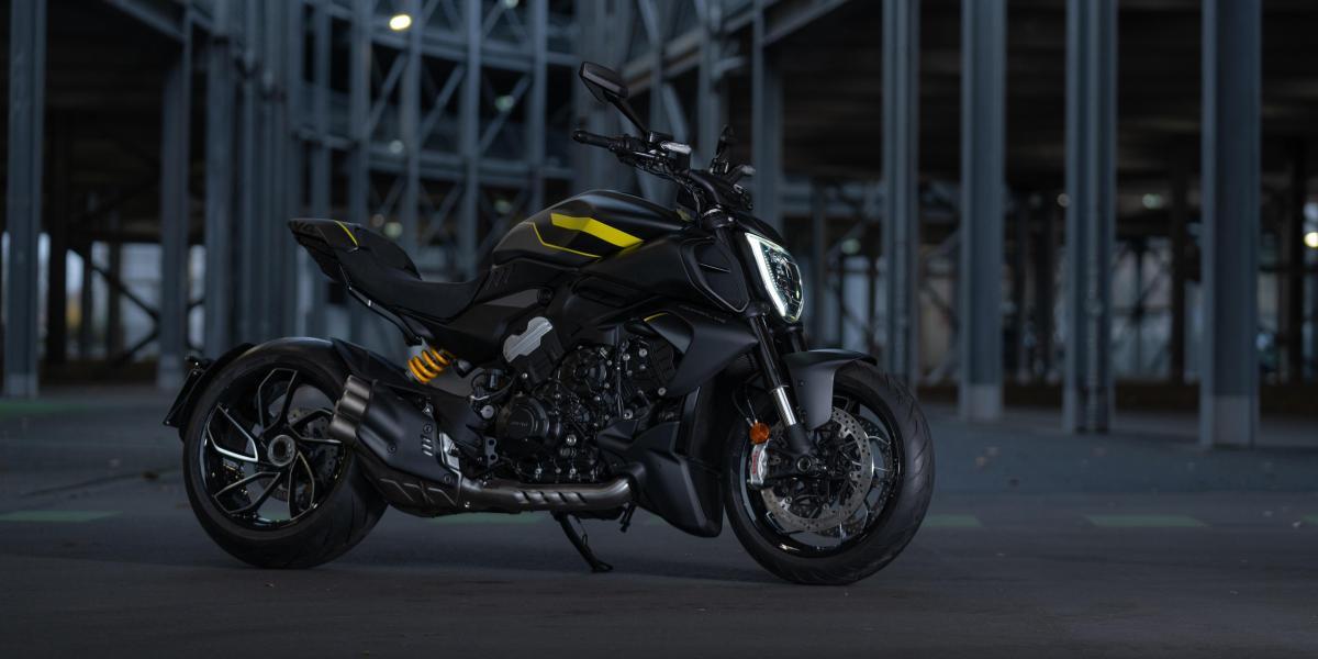 La Ducati Diavel V4 más atrevida se convierte en toda una dama de la oscuridad