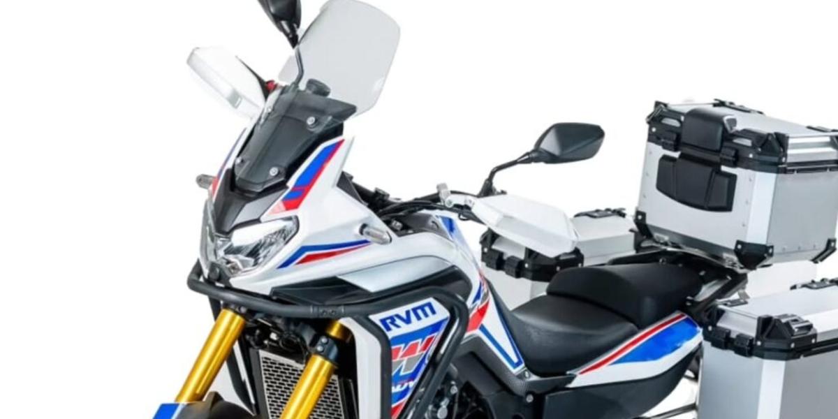 Una trail muy pintona preparada a tope para viajar, pero que es mucho más barata de lo que piensas y que tampoco vas a poder comprar, la RVM Tekken 500X