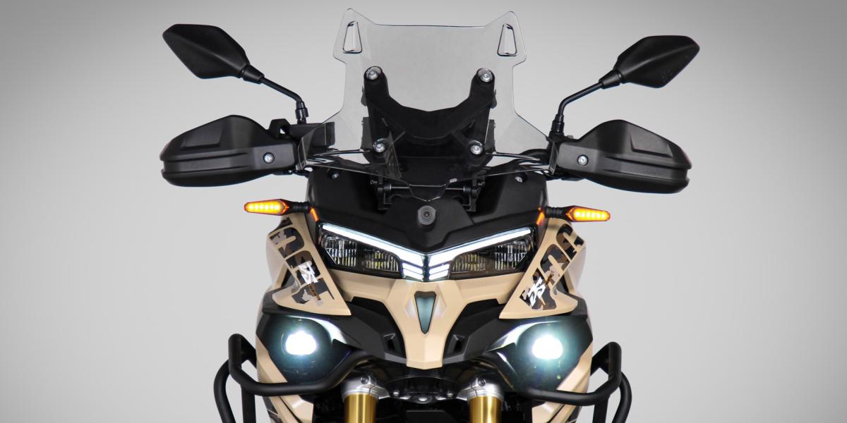 Ya está aquí la nueva trail peso medio para el carnet A2 con mucho equipamiento y electrónica y muy buen precio, la Voge 625DSX