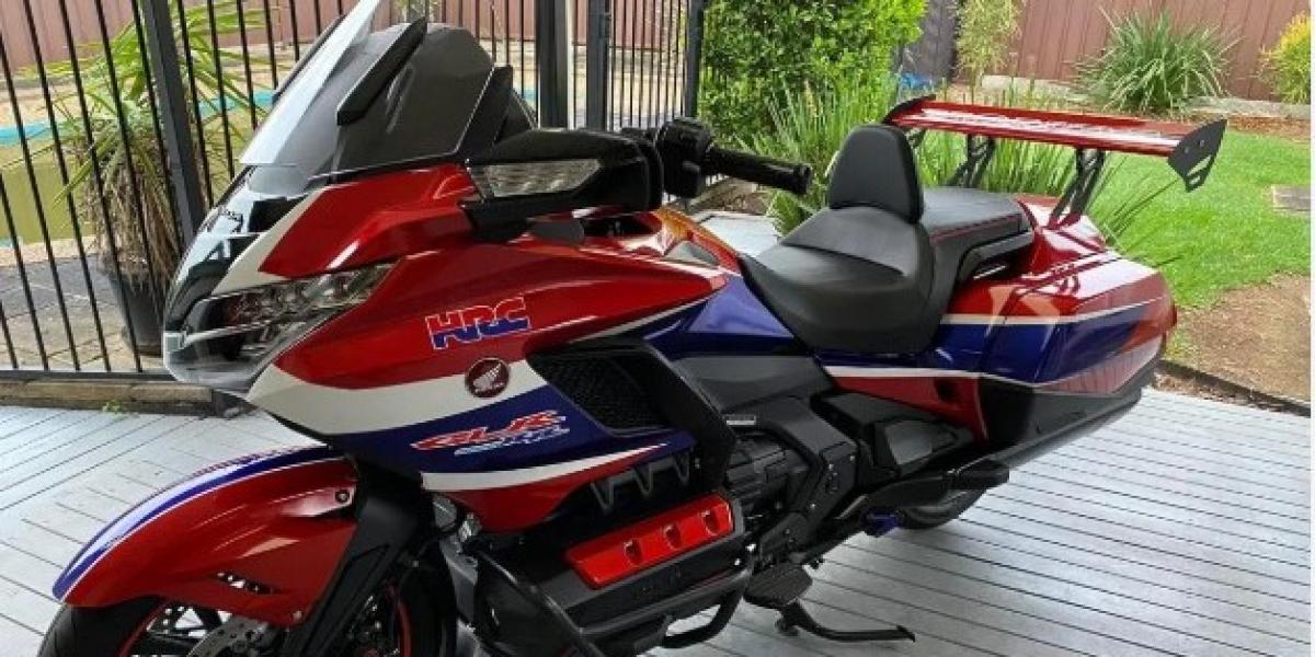 La moto viajera que quería ser una moto de carreras, Honda Gold Wing HRC