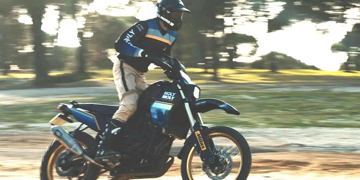 Este kit para la Yamaha Ténéré la devuelve al París-Dakar de los 80