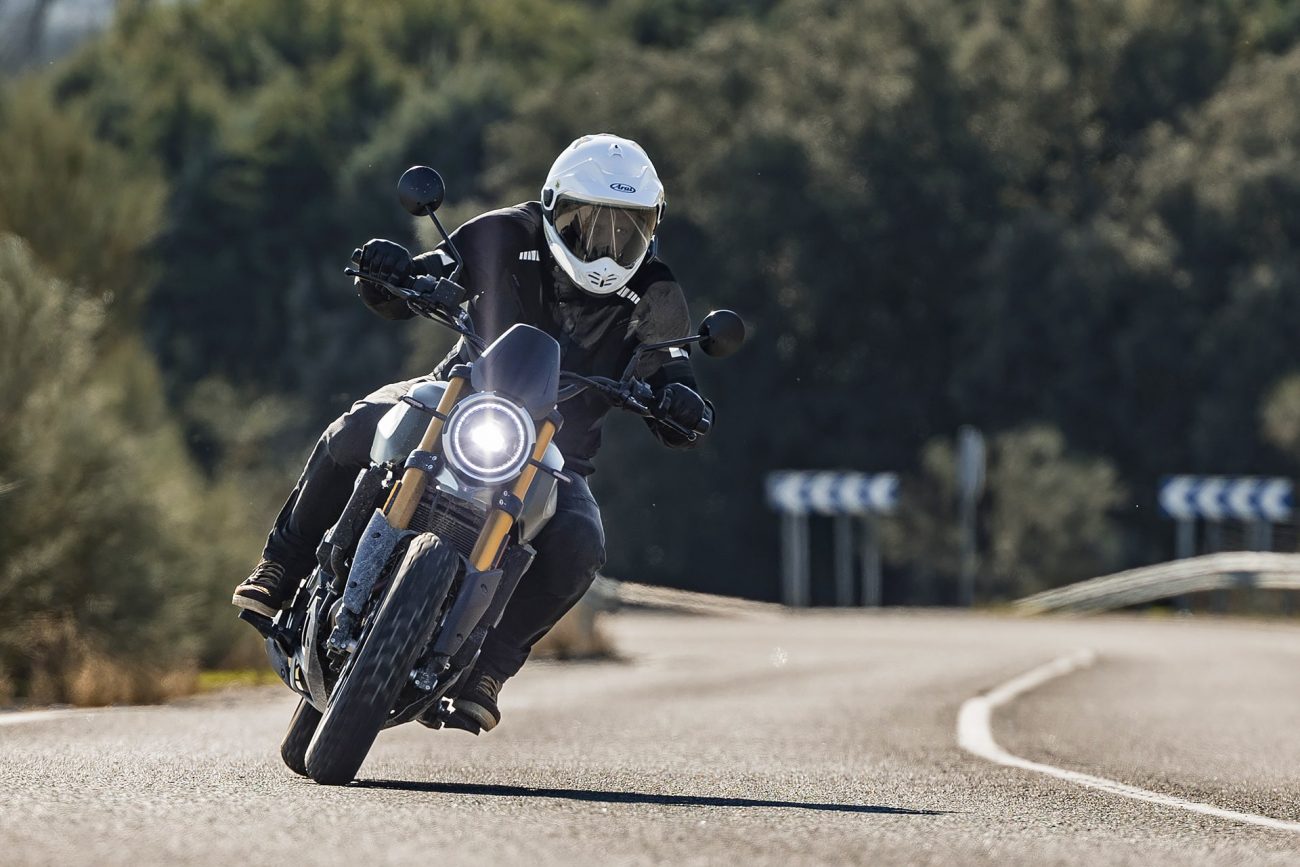 Prueba Moto Morini Seiemmezzo SCR