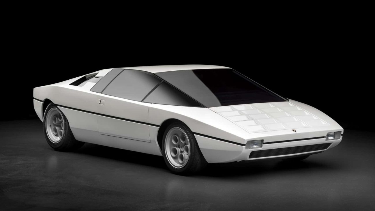 Alcantara celebra 50 años en el mundo del automóvil