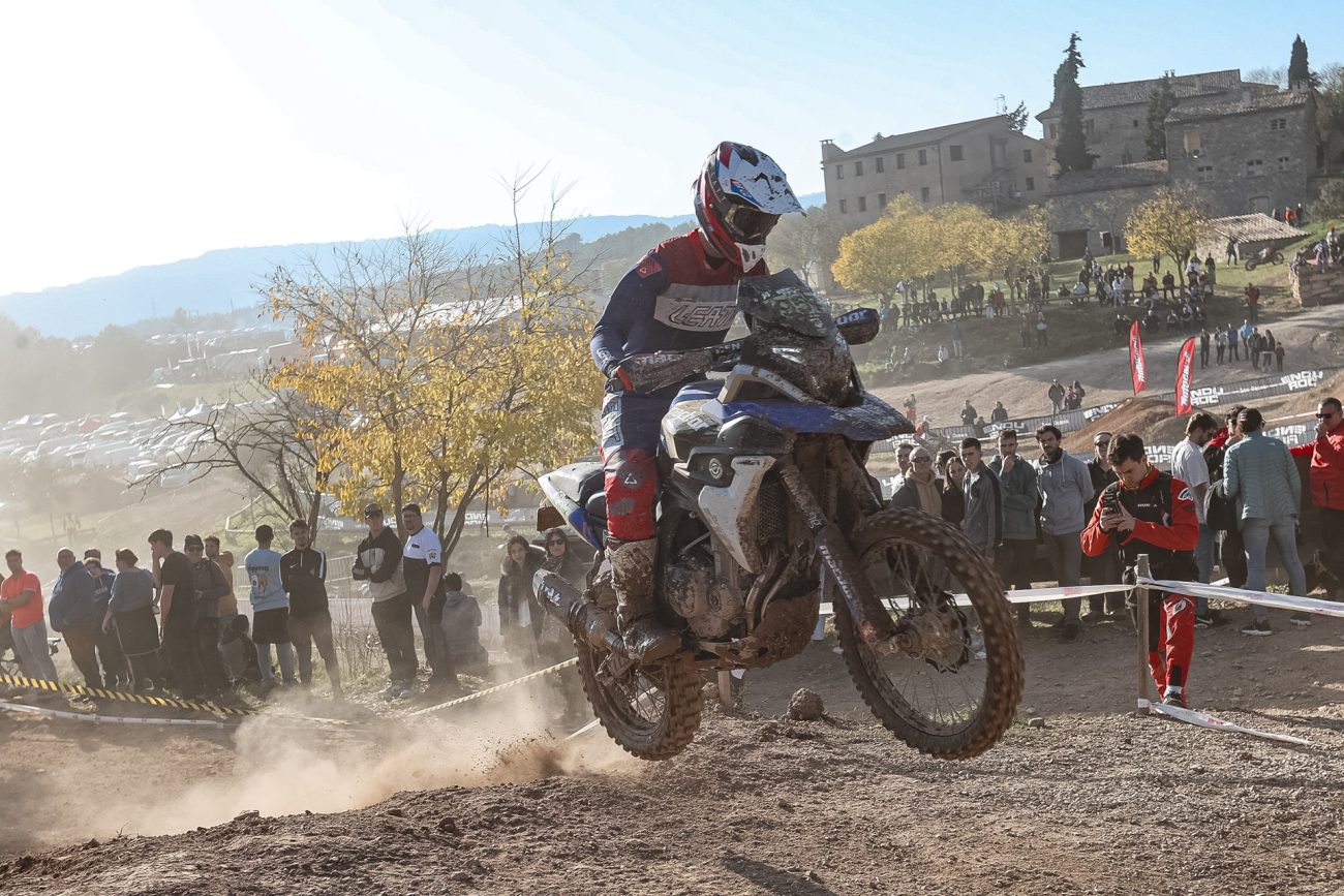 La Macbor Montana XR5 vence en el Enduroc 2024 con Marc Truyols a los mandos