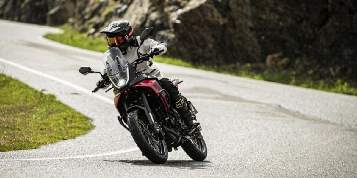 Esta pequeña trail 125cc de Macbor llega muy equipada y puede ser tuya por menos de lo que crees