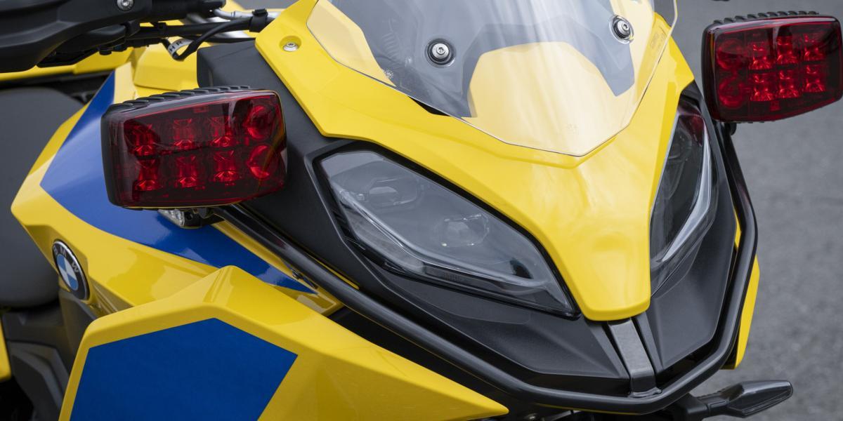 Una crossover europea rompe la baraja en Japón y se convierte en la nueva moto patrulla de emergencias, y no es bóxer