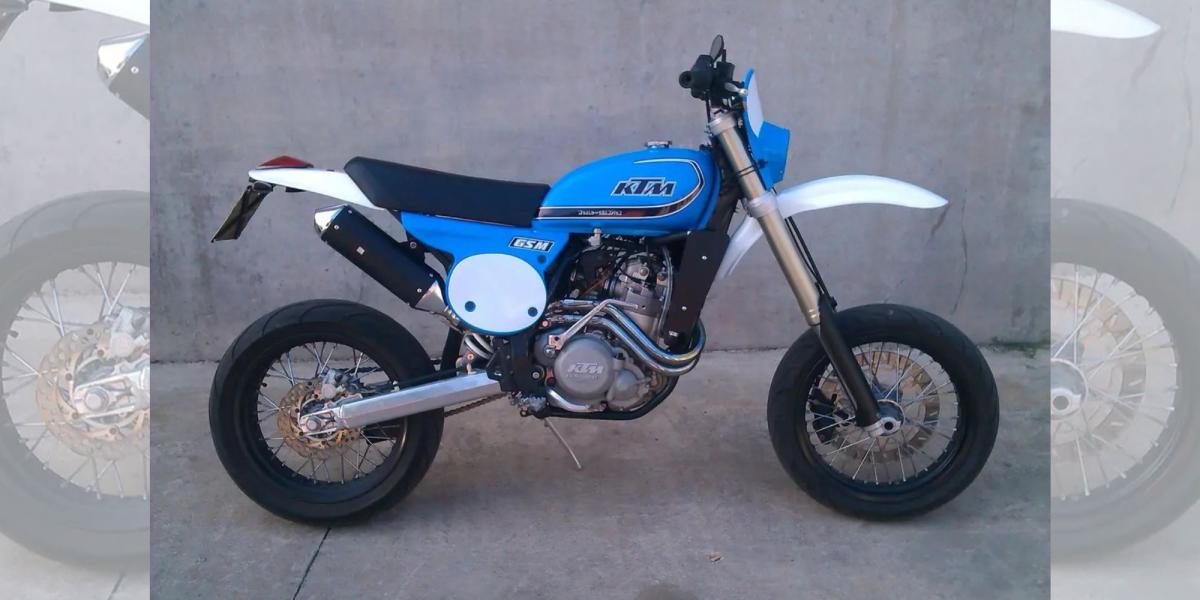 Esta KTM se transforma de endurera a supermotard gracias a las pasiones que puede unir Internet