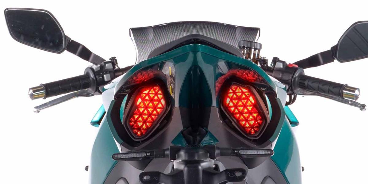 Una excitante moto superdeportiva bicilíndrica de diseño italiano, potente, equipada y a buen precio, la MITT 775R