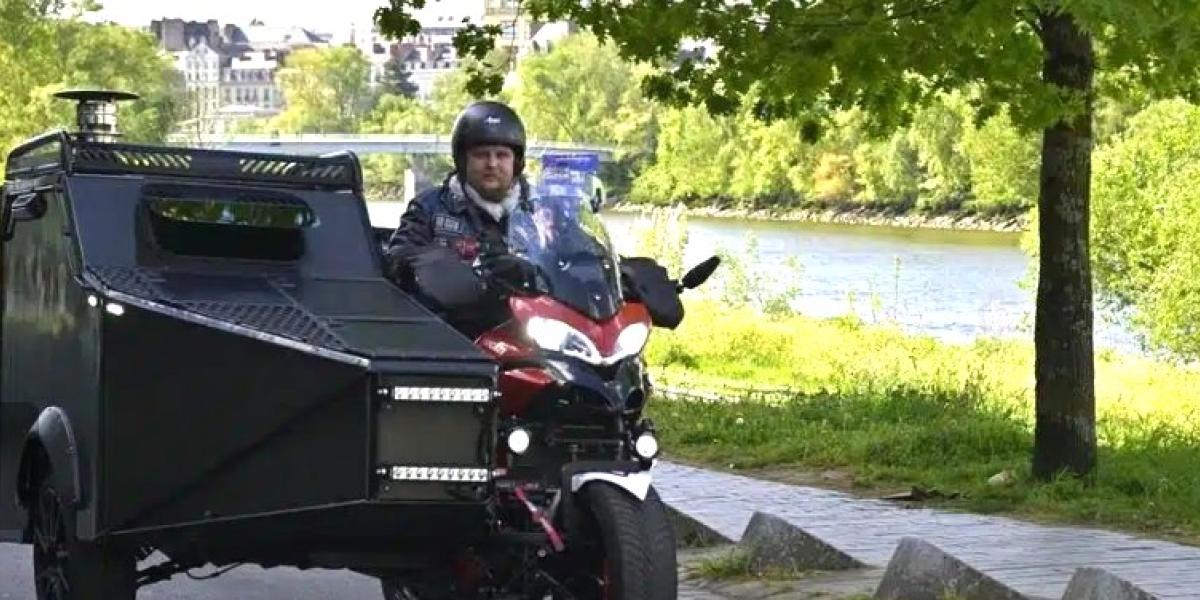 ¿Que no encuentras una roulotte para tu moto? ¡Pues te la construyes!