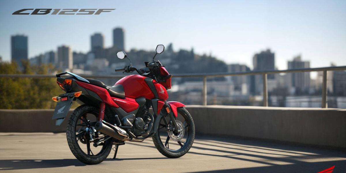 Se renueva una interesante y asequible moto de 125 c.c. con la que podrás hacer 785 km de un tirón, la nueva Honda CB125F lo tiene todo