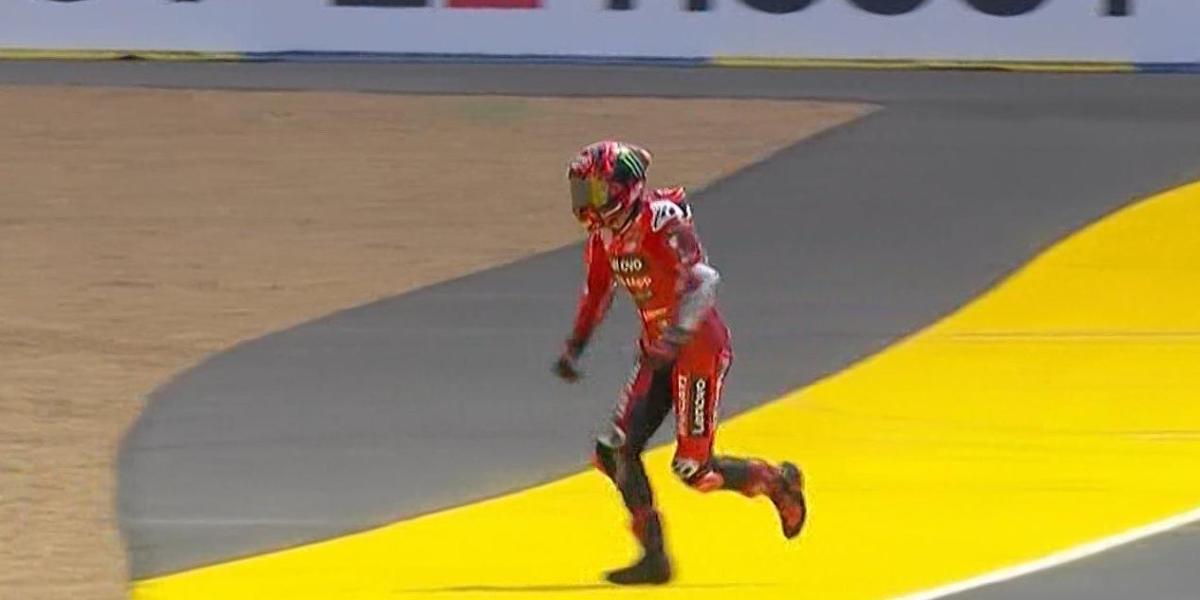 Marc Márquez recupera el liderato ante la debacle de Bagnaia