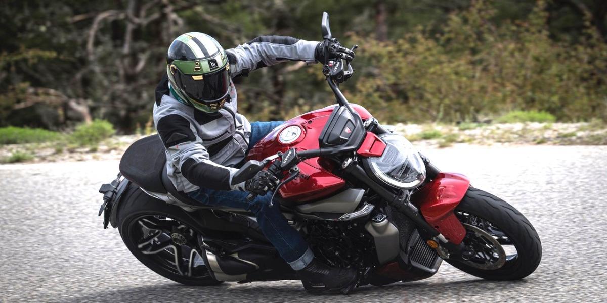 una cruiser, sí, pero al estilo Ducati