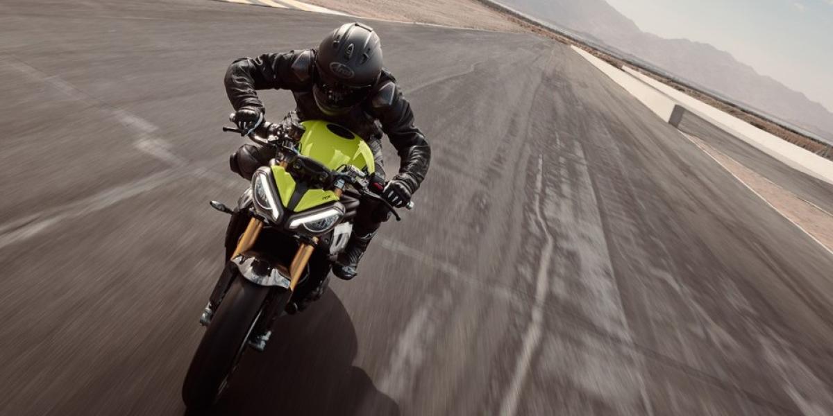 Llega la versión más radical de la deportiva británica por excelencia, la Triumph Speed Triple 1200 RX