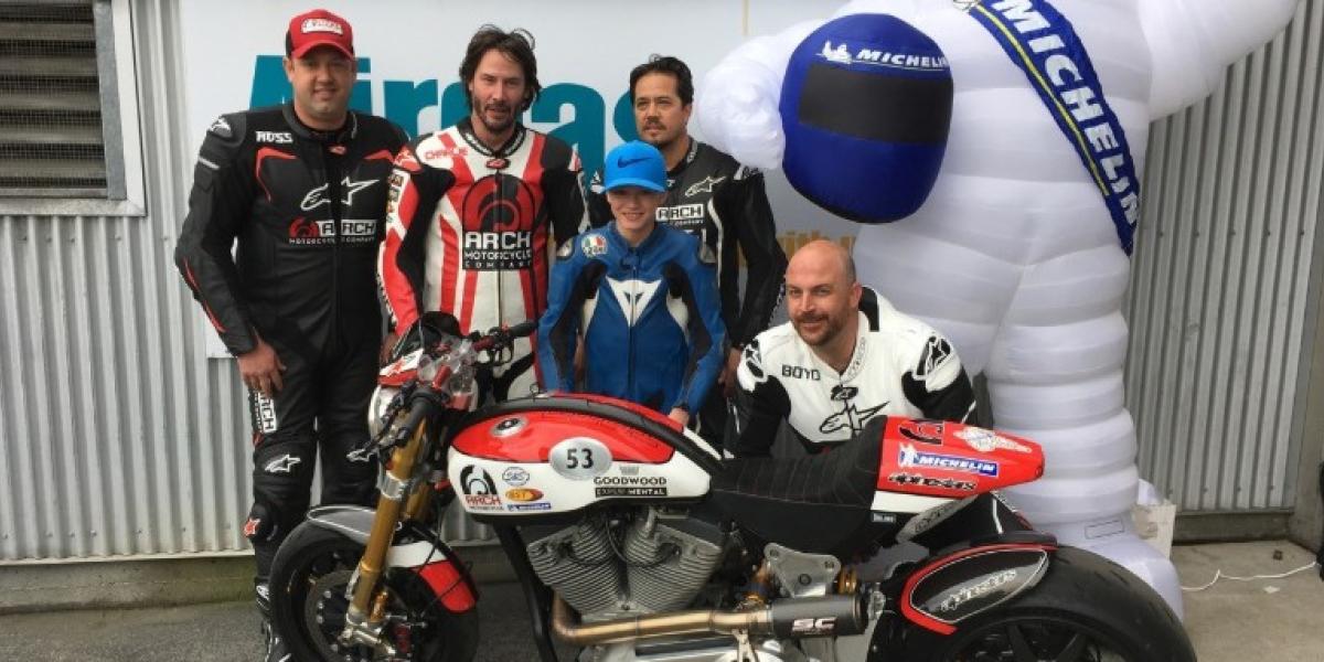 La moto de Keanu Reeves podría competir en la carrera más peligrosa del mundo y con un expiloto de MotoGP