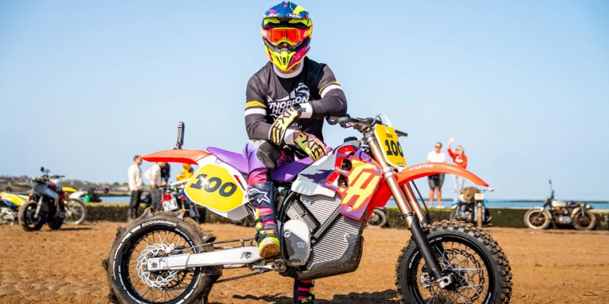 La brutal Honda CR500 vuelve a la vida en versión eléctrica, pero más bestia si cabe