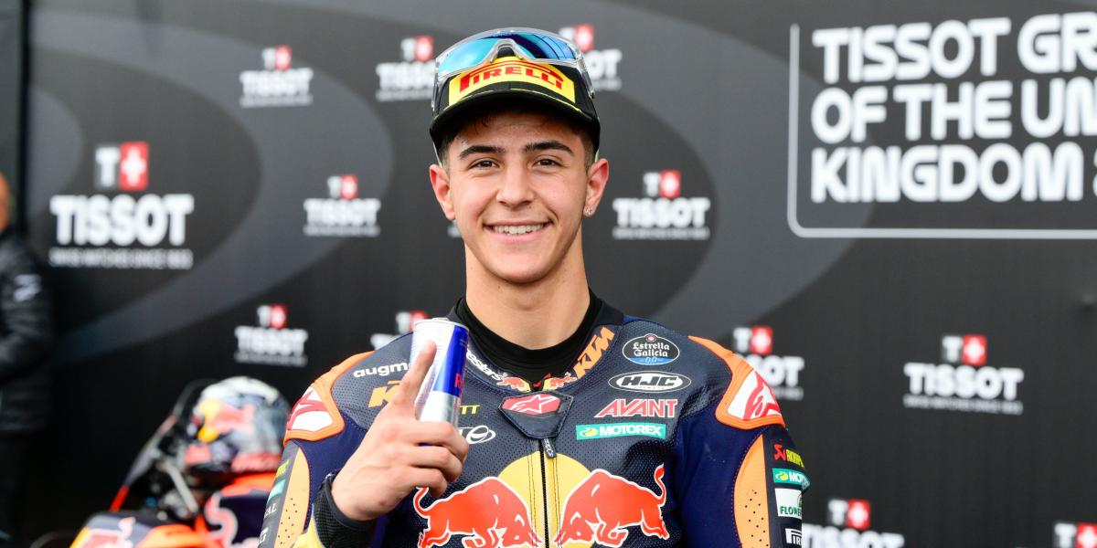 Rueda firma una remontada para la historia y da un golpe sobre la mesa de Moto3