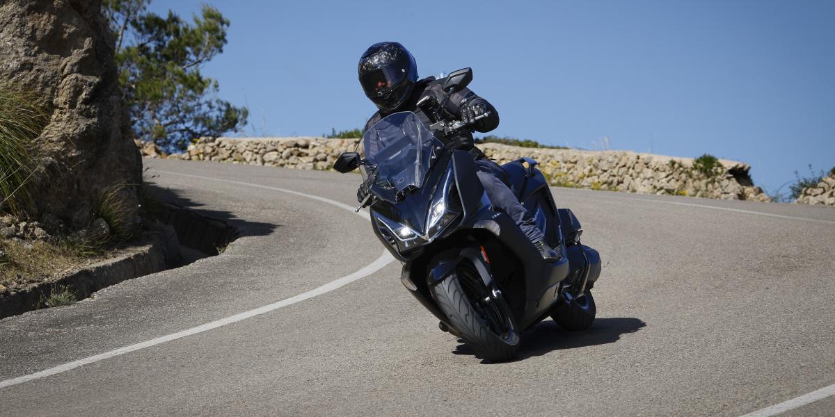 Prueba del KYMCO Super Dink GT 350: Nueva generación, nuevo estilo
