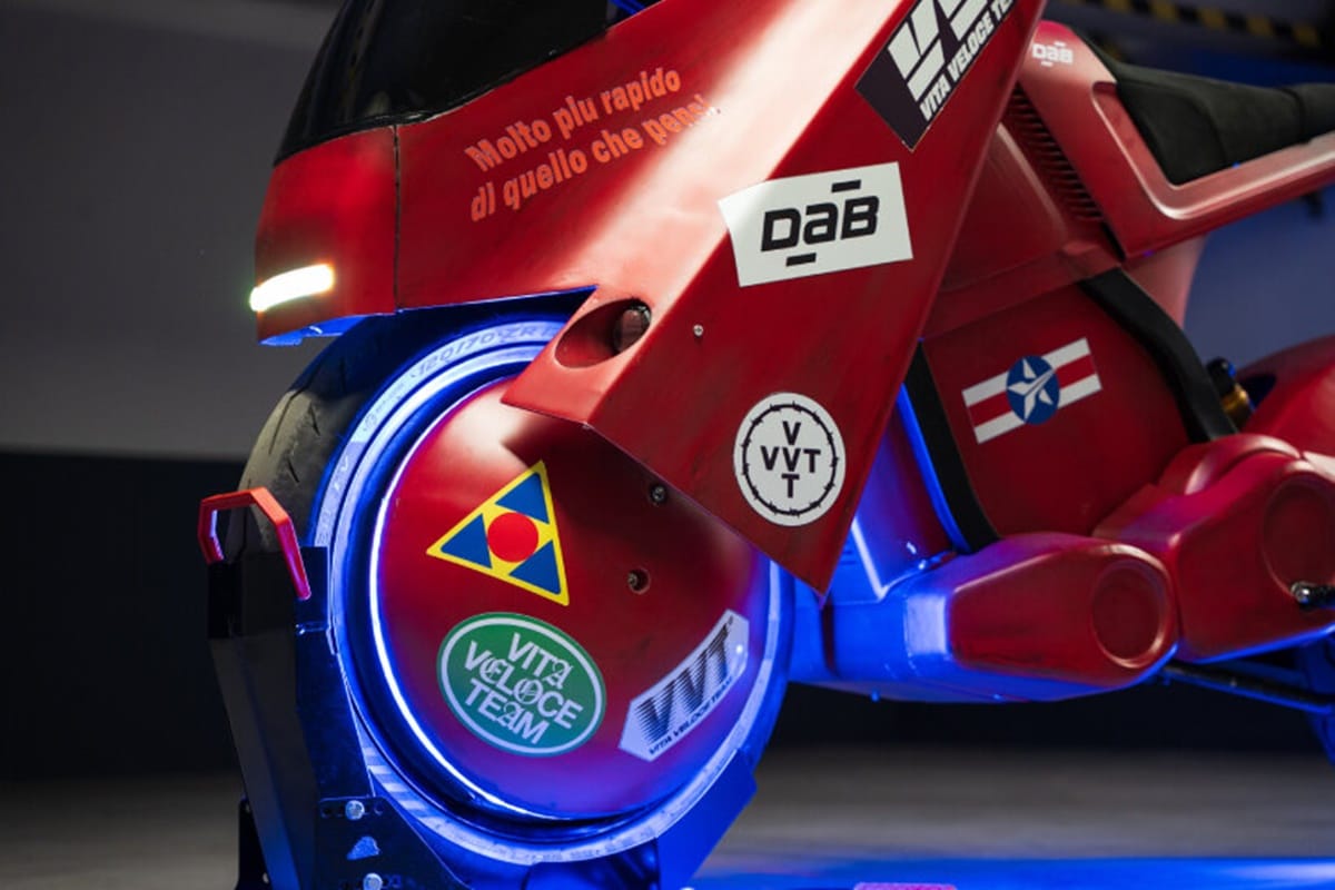 La última preparación de inspiración Akira es enchufable, está diseñada con ayuda de la IA, impresa en 3D y tan solo se han precisado tres semanas para su fabricación