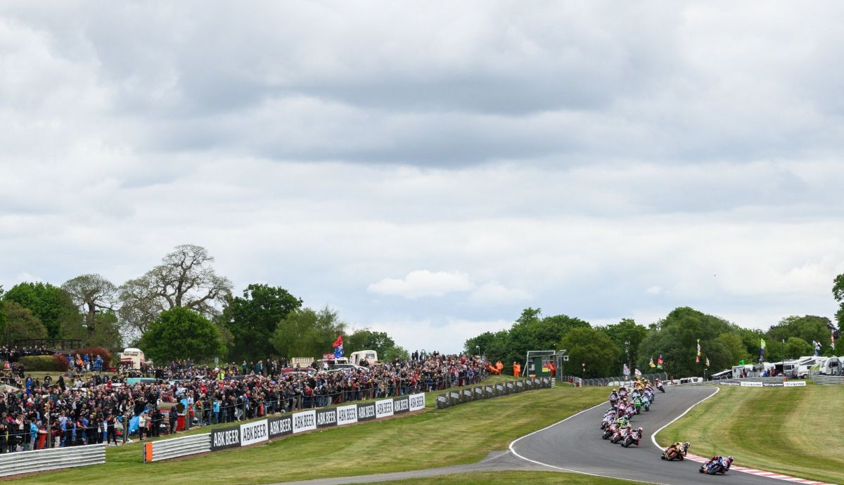 La doble tragedia tiñe de luto la fiesta de inauguración del BSB 2025 en Oulton Park