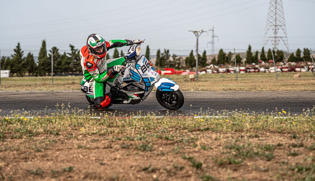Team Castrol by Polini triunfa en las 24 Horas Vespa de Zuera