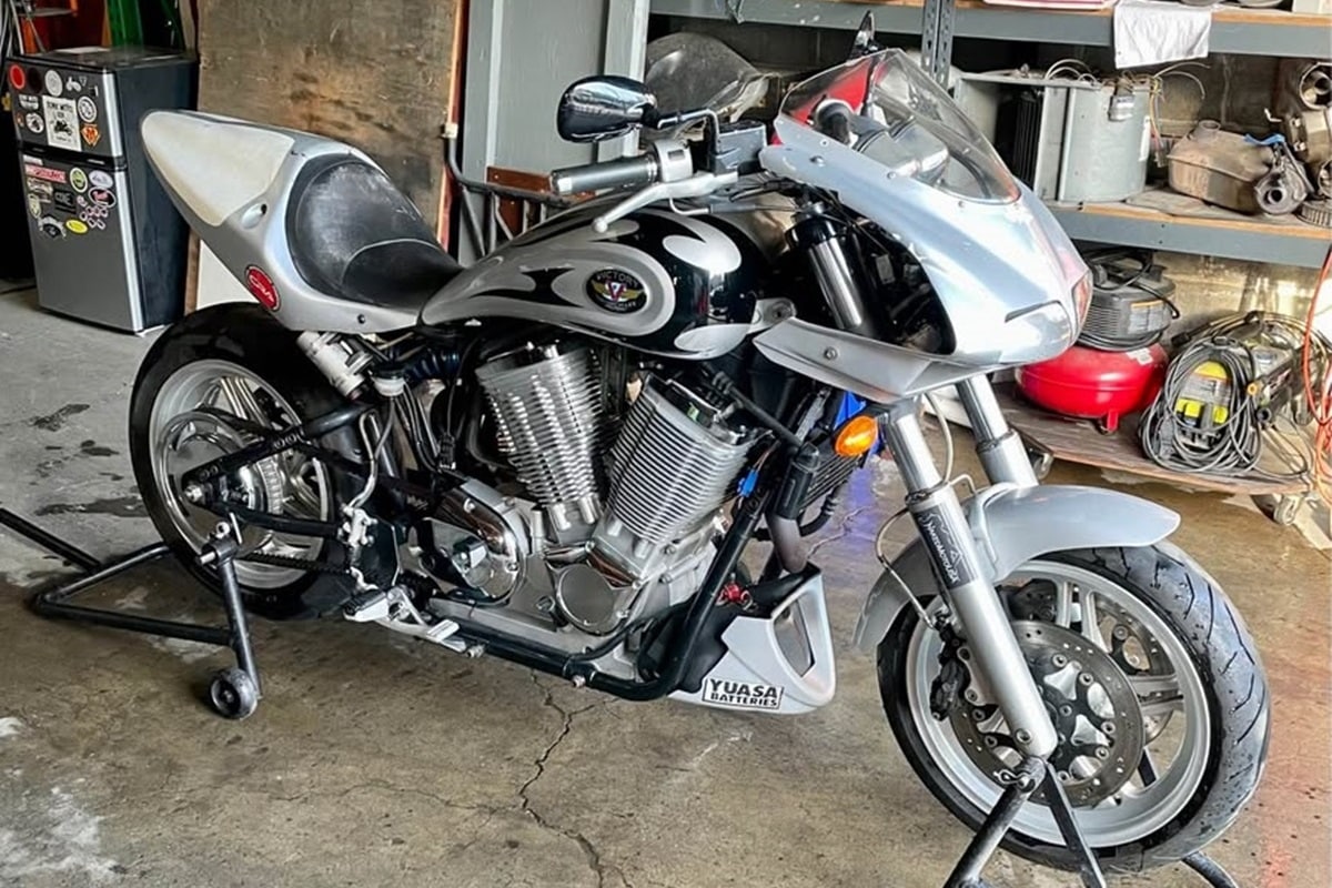 “Preparaciones bizarras a la venta”: Victory V92SC Sport Cruiser de 2001