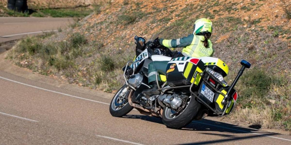 El Gobierno, obligado a indemnizar con 100.000 euros a un Guardia Civil por una caída en moto tras pisar una línea mojada