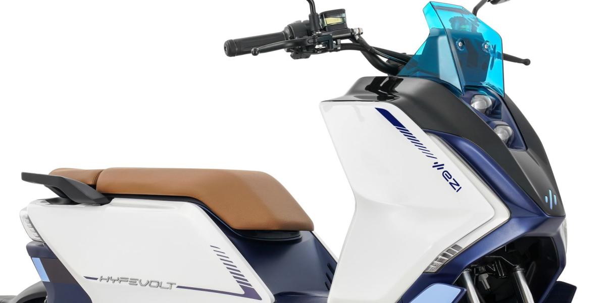 El scooter GT urbano para el carnet de coche atractivo, interesante y deportivo, el futurista EZI Hypevolt eléctrico