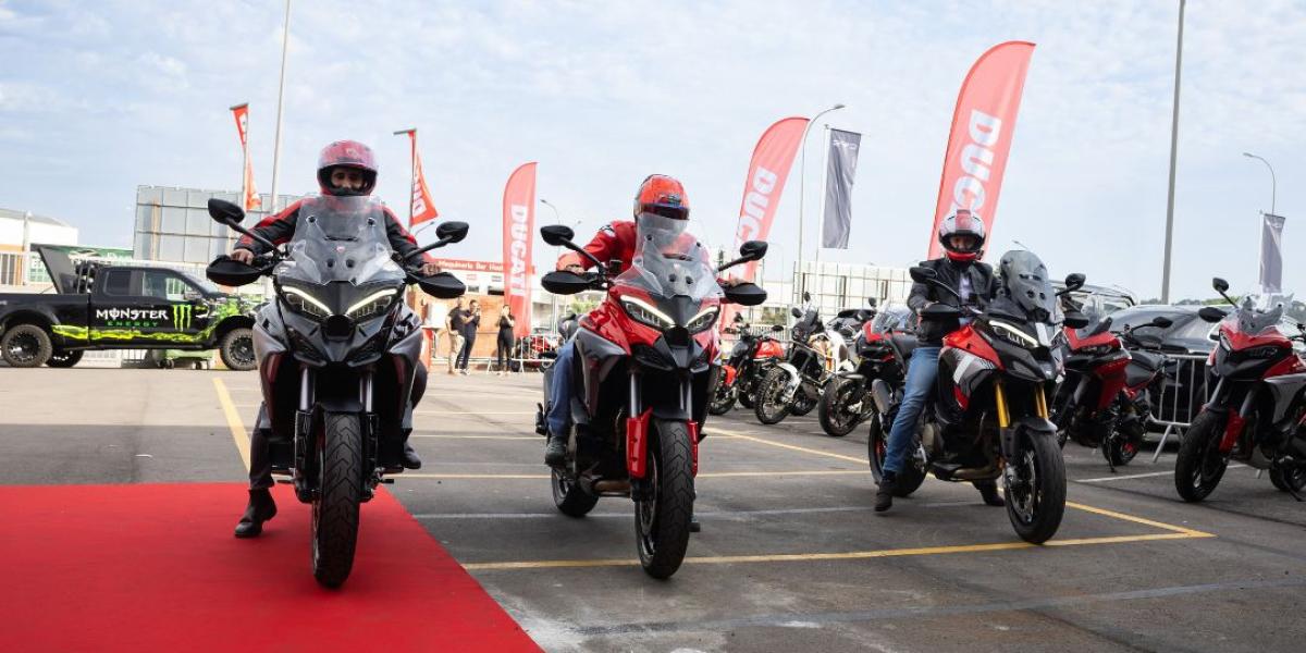 300 ducatistas celebran la inauguración del nuevo concesionario Ducati junto a Marc Márquez