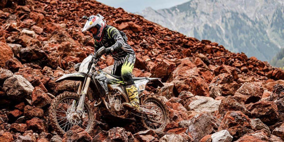Jonny Walker impresiona en el Erzbergrodeo 2025 con una Triumph TF 250-E casi de serie