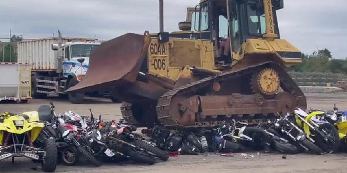 En el Reino Unido destruyen las motos incívicas al cabo de unas pocas horas de ser incautadas
