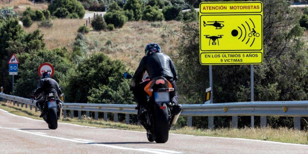No te creas un piloto de MotoGP: hacerlo te puede costar una multa de 200 euros y cuatro puntos menos en el carnet de conducir