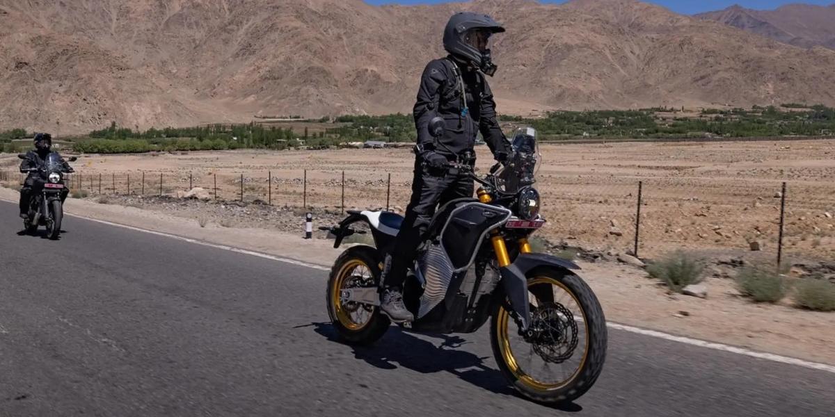No la quieren poner a la venta, la nueva moto maxitrail aventurera con corazón español, espectacular, su primera gran trail eléctrica, casi a punto
