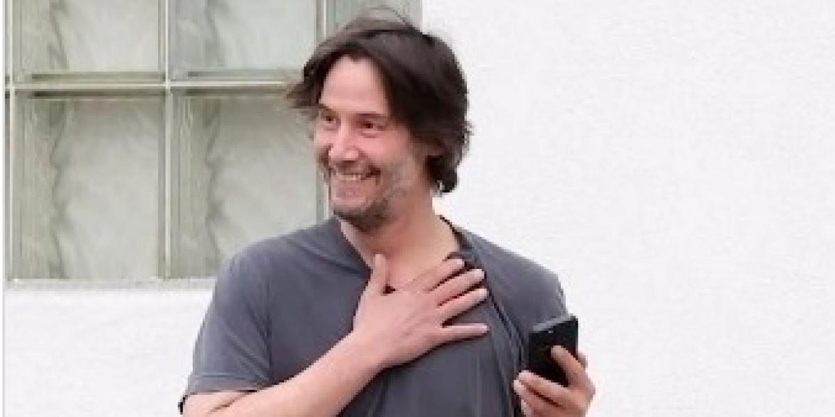 A otros le sentaría como una patada en el hígado ver su moto de 120.000$ por el suelo, pero Keanu Reeves es de otra pasta