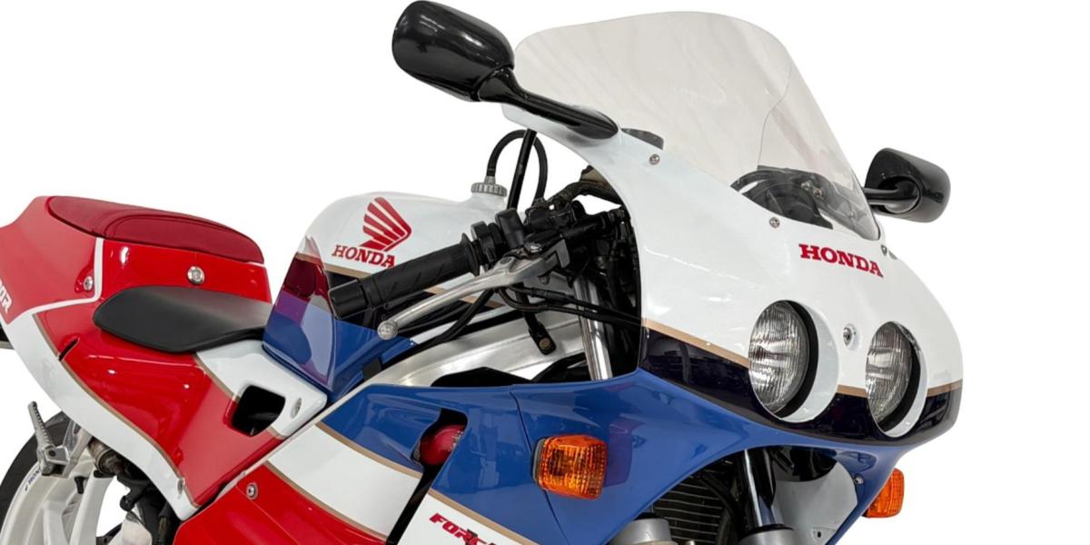 Una Honda VFR-R por 3.000 euros o una GSX-R 750 por 2.000, chollos increíbles en la subasta Bonhams que acaba este 16 de junio