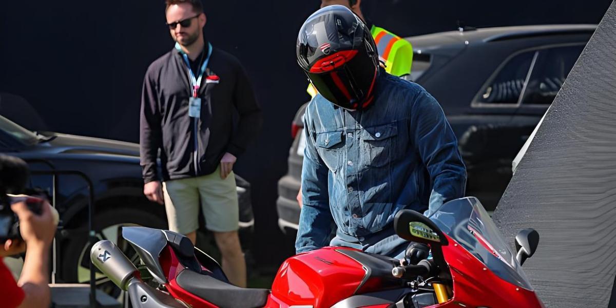 llegó al circuito con la última maravilla de Ducati