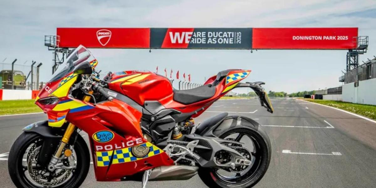 ¡Diablos, una rapidísima Ducati Panigale V4 de la policía!... pero no es para cazar delincuentes