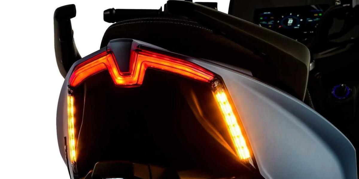 Ya está aquí el espectacular scooter urbano español de diseño para el carnet de coche, con baterías BYD y a un precio razonable, el Nerva Lift