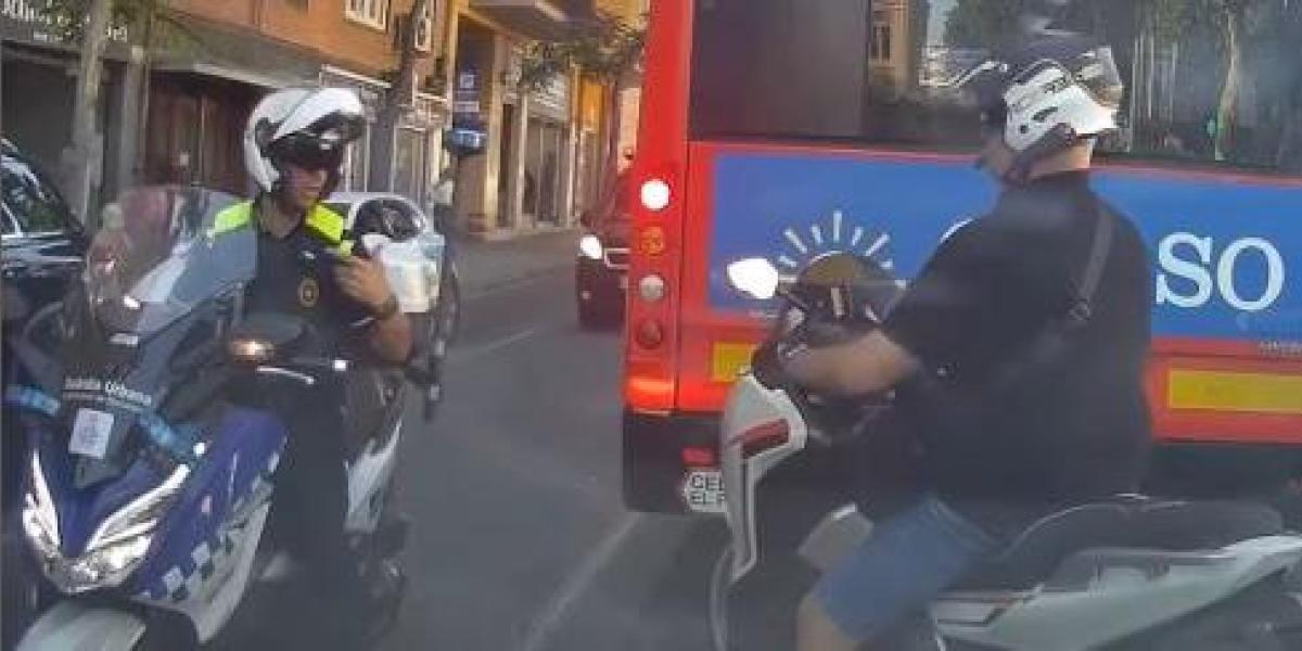 La Guardia Urbana de Barcelona sorprende a una persona en moto en plena infracción: "¡Ponte, campeón!"