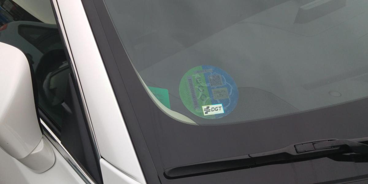 El Gobierno, obligado a revisar el sinsentido de las etiquetas de la DGT