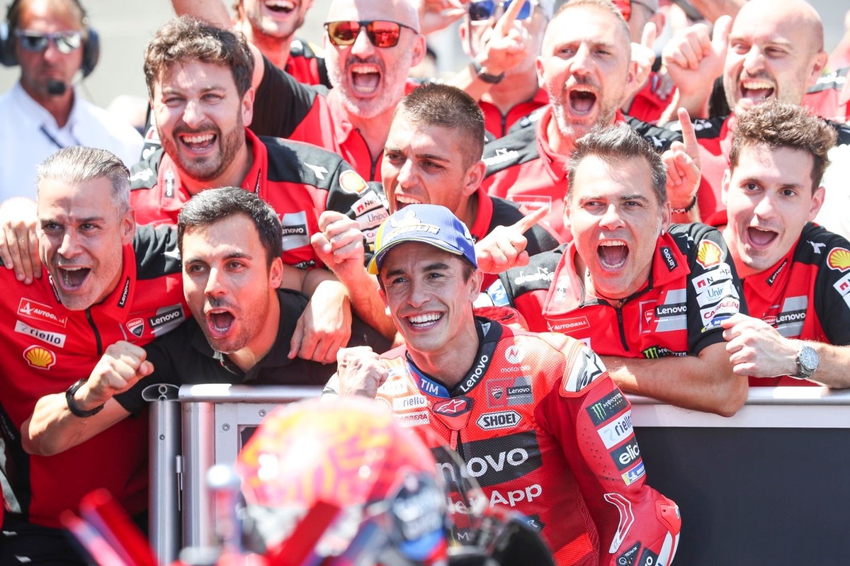 El 'vacile' de Márquez a los que hablaban de "crisis" en la fábrica