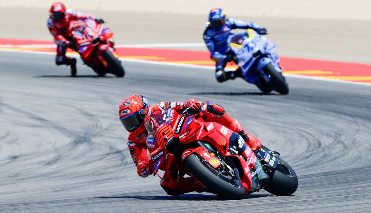 Marc Márquez no perdona en Motorland y se impone ante Álex Márquez y Pecco Bagnaia