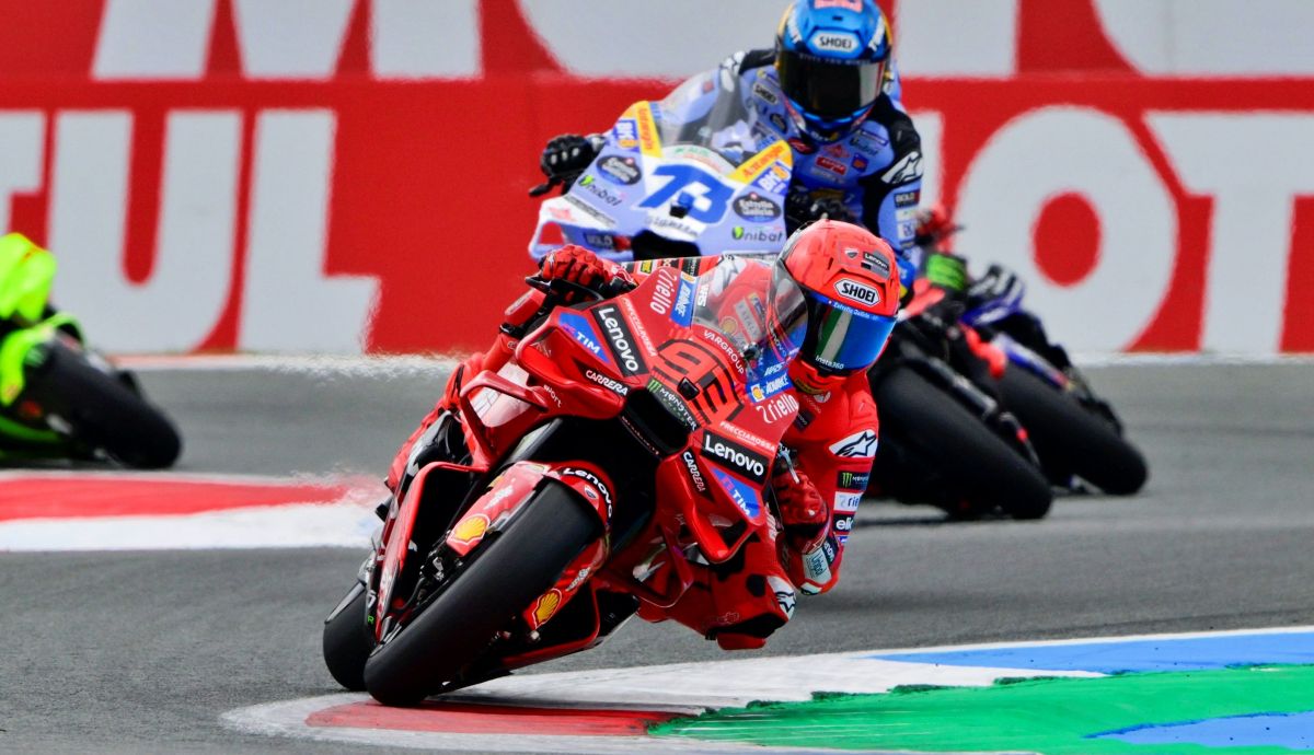 Marc Márquez bate a Álex Márquez en Assen y Marco Bezzecchi acaba la racha de Ducati