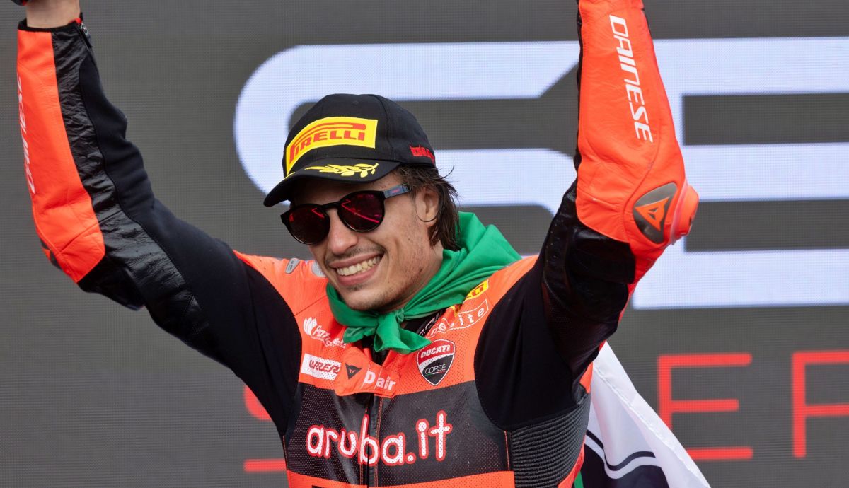 Nicolò Bulega renueva con Ducati para WSBK 2026 y también será probador en MotoGP