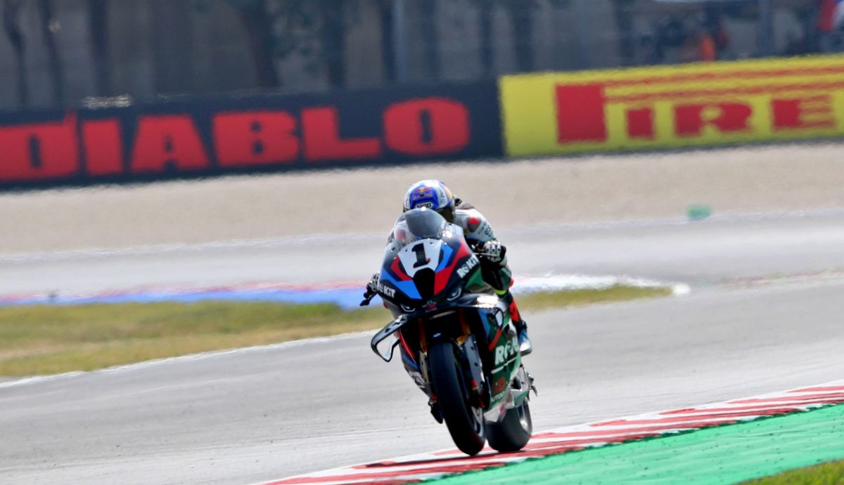 Toprak Razgatlioglu completa el triplete en Misano y Álvaro Bautista vuelve al podio